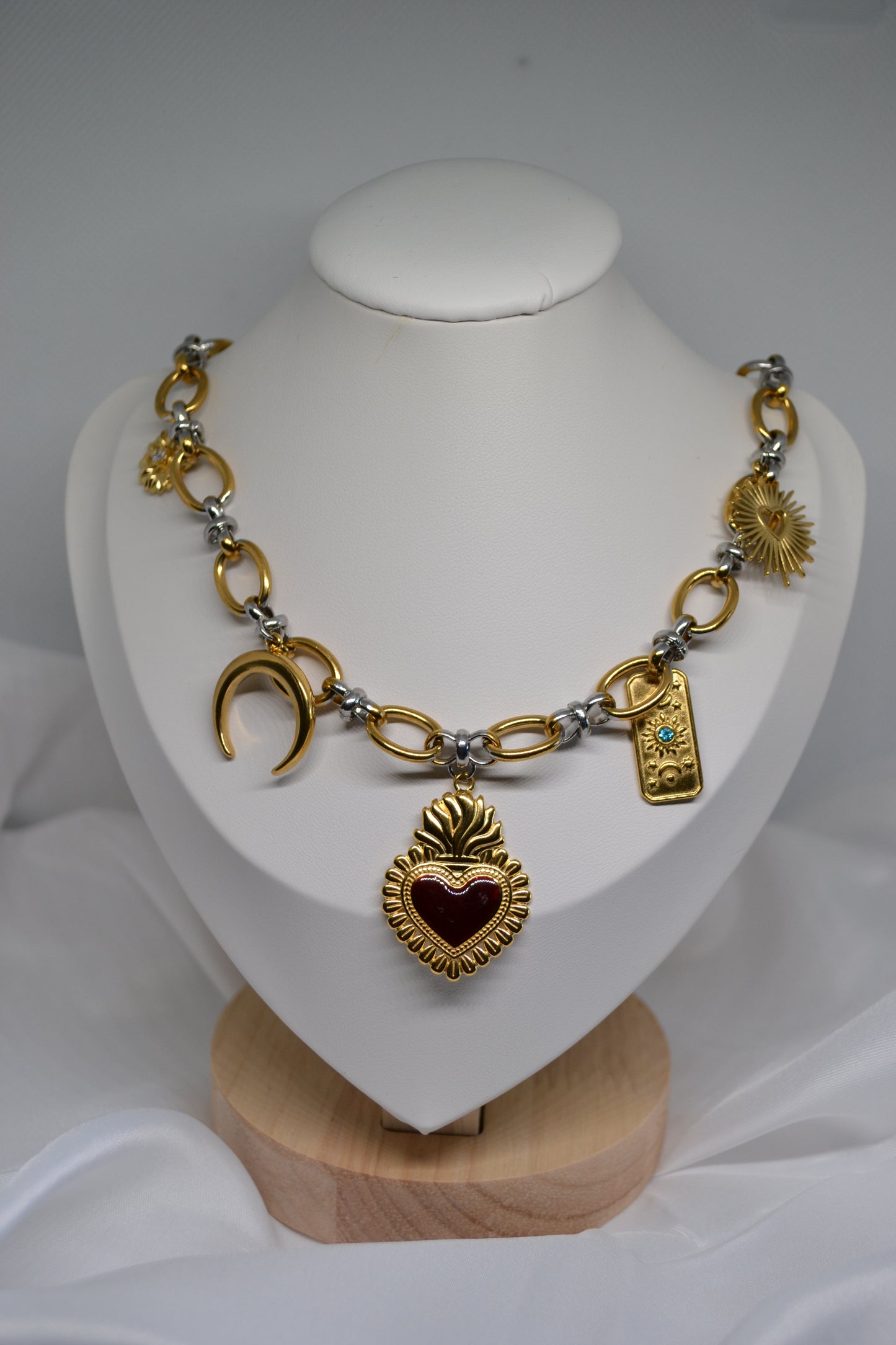 Collier "Cœur Royal"