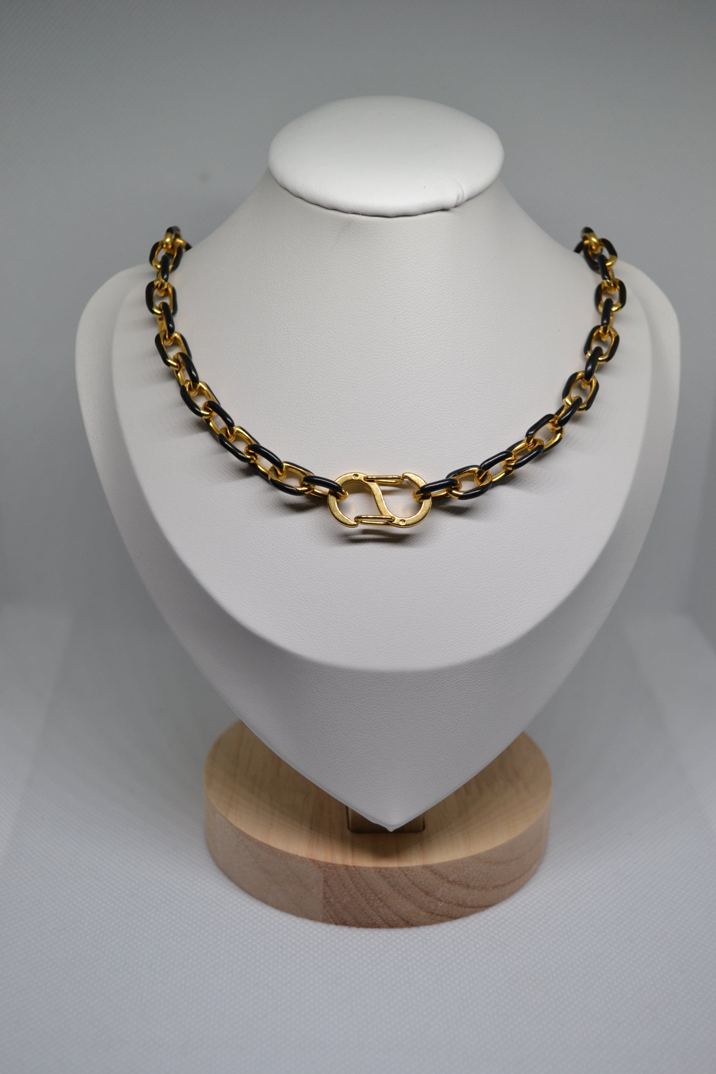 Collier "Élégance Solaire"