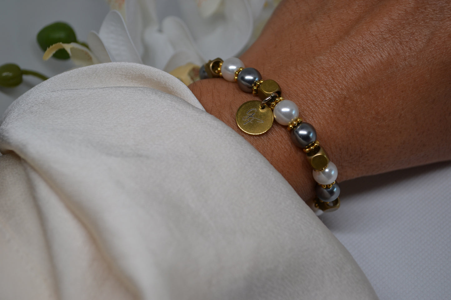 Bracelet "Éclat Nacré Éternel"