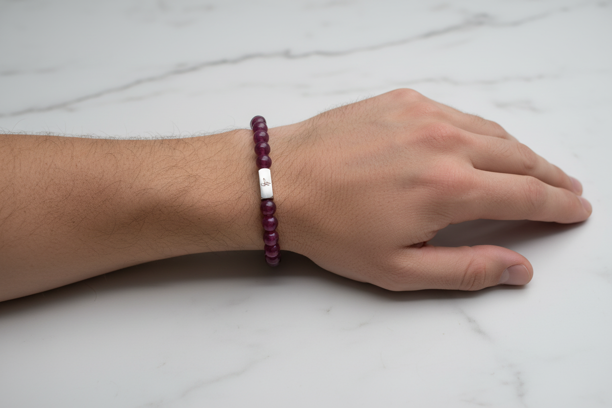 Bracelet Grenat Paume Vers le Haut