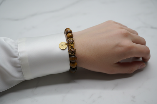 Bracelet œil de tigre — dos de la main, pose validée