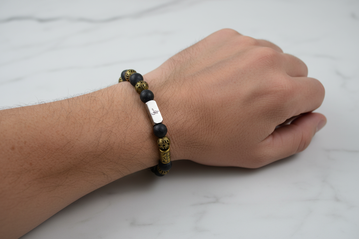 Bracelet Noir Mat Filigrane Doré Poignet Homme