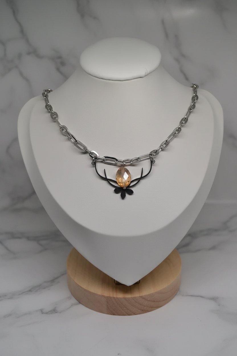 Collier bois de cerf - Buste fond marbré
