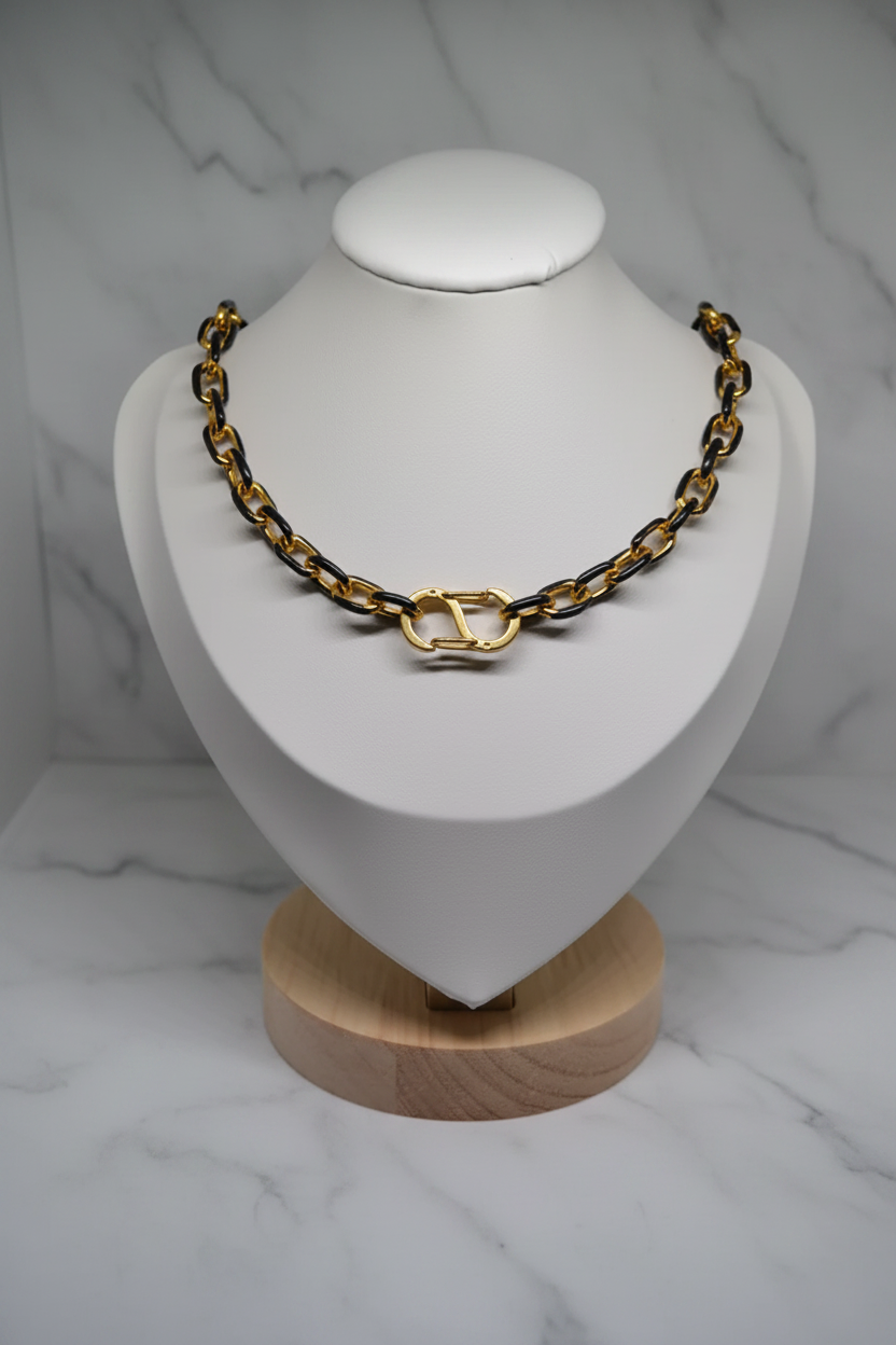Collier chaîne écaille - Buste fond marbré