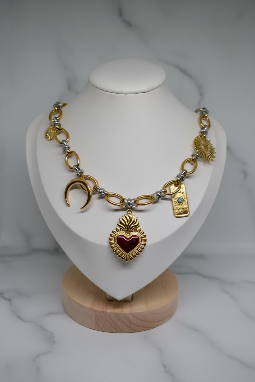 Collier charms — Buste fond marbre blanc
