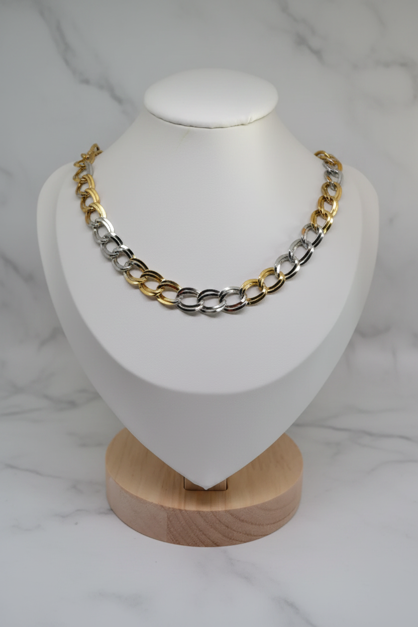 Collier double maillons or/argent — Buste fond marbre blanc