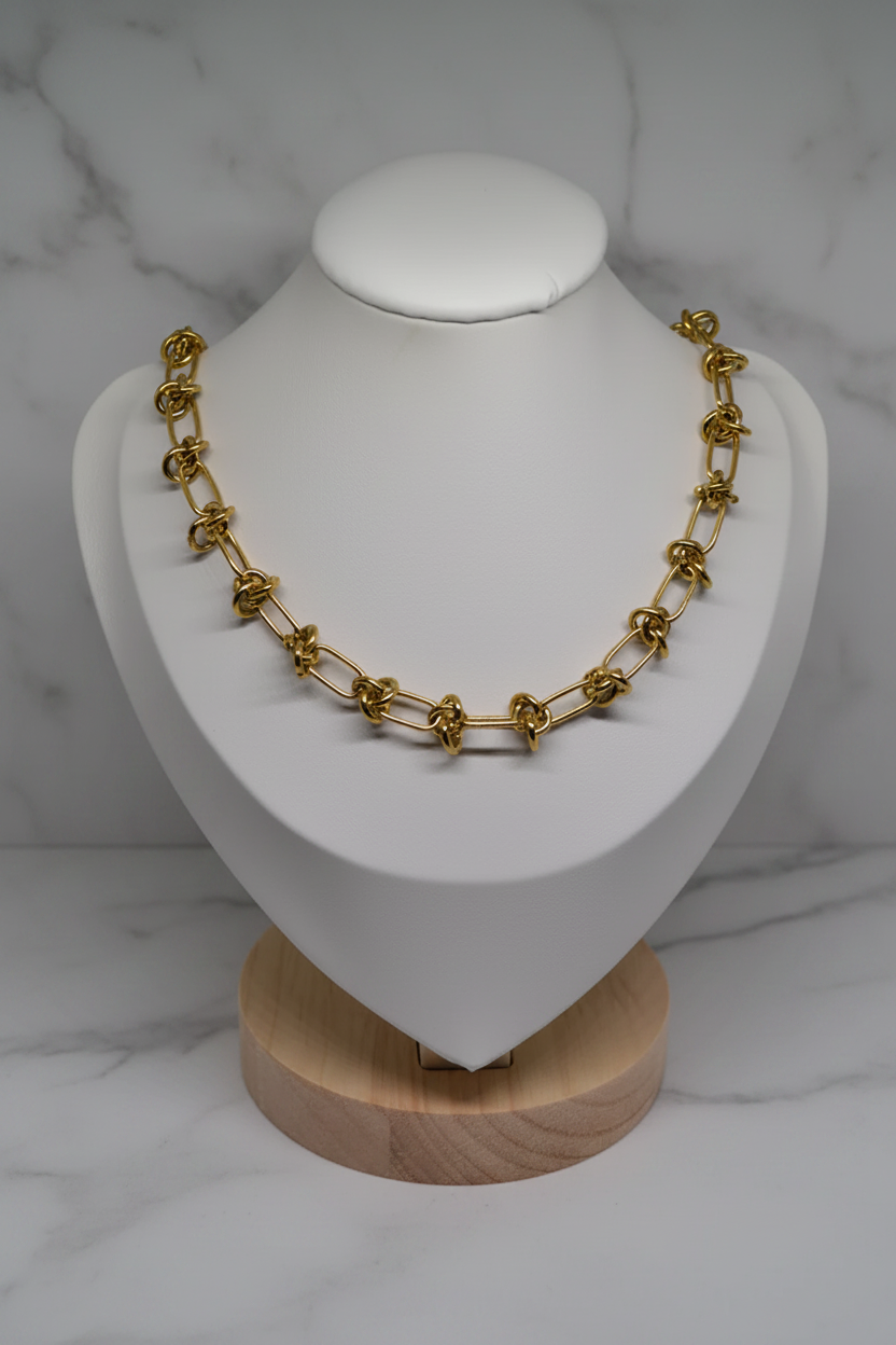 Collier nœuds dorés - Buste fond marbré