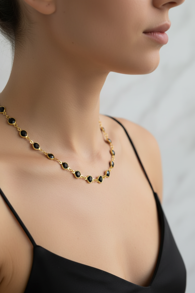 Collier Pierres Noires Serties