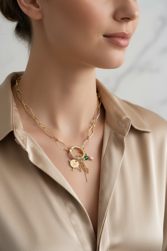 Collier porté sur mannequin